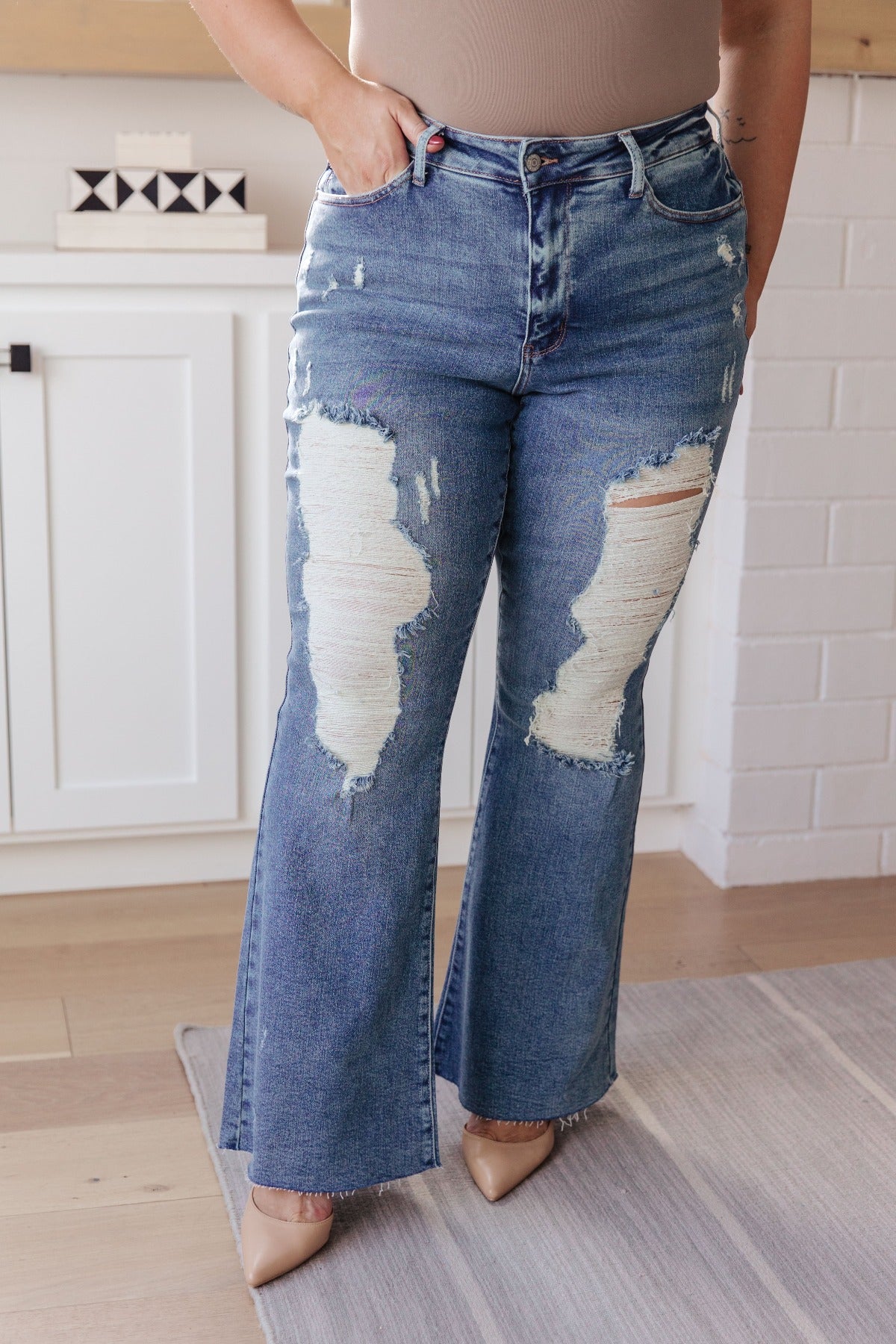 Judy Blue Kia Distressed High Rise Jeans in Medium Wash