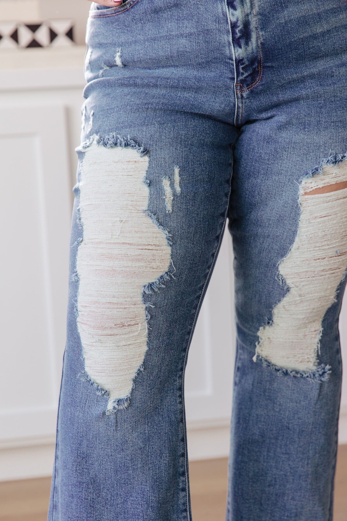 Judy Blue Kia Distressed High Rise Jeans in Medium Wash