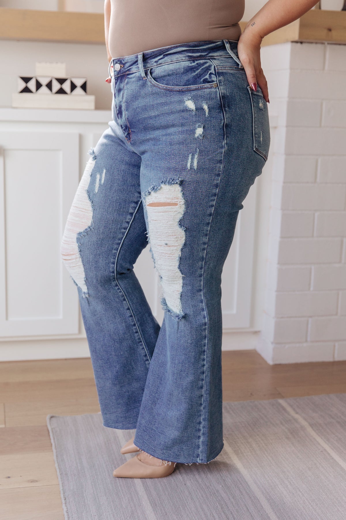 Judy Blue Kia Distressed High Rise Jeans in Medium Wash