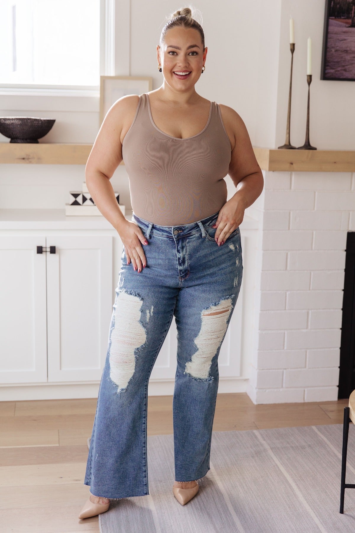 Judy Blue Kia Distressed High Rise Jeans in Medium Wash