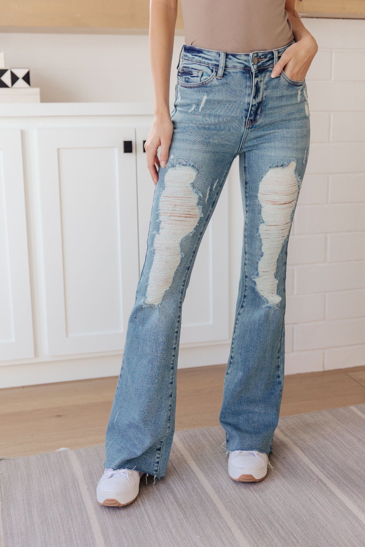 Judy Blue Kia Distressed High Rise Jeans in Medium Wash