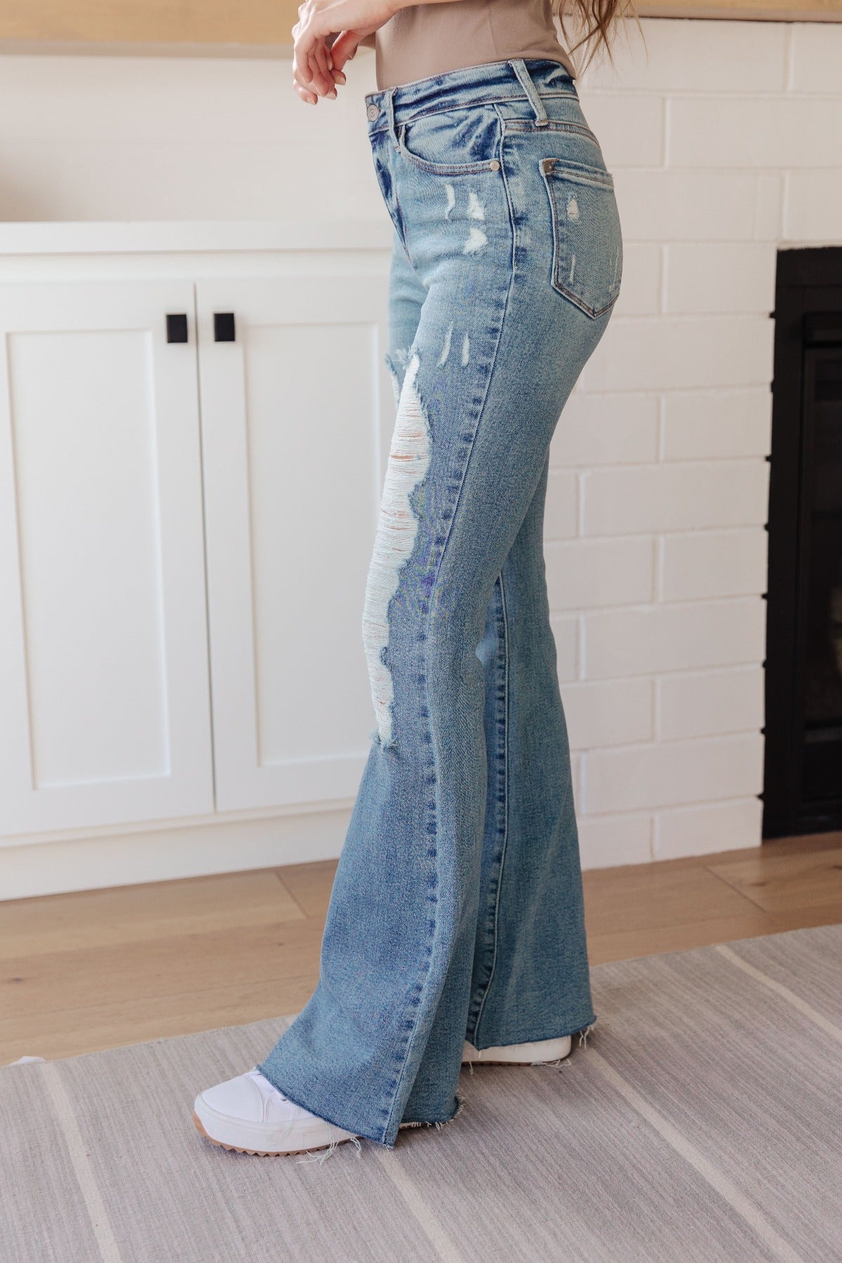 Judy Blue Kia Distressed High Rise Jeans in Medium Wash