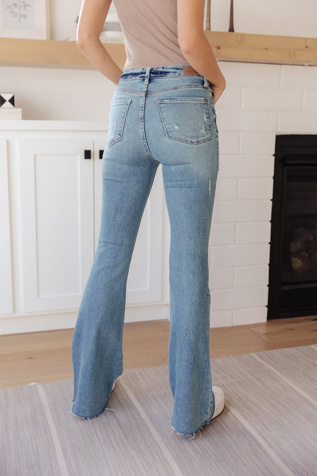 Judy Blue Kia Distressed High Rise Jeans in Medium Wash